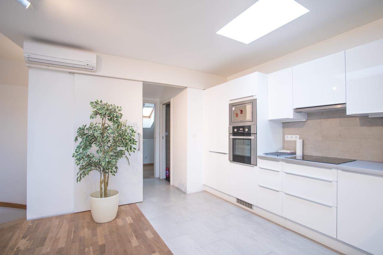Suite Prague Apartment -Duplex, Up To 4People المظهر الخارجي الصورة